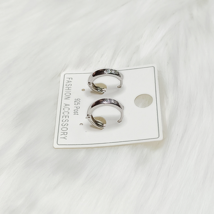 ต่างหูห่วงเล็กสีเงิน สไตล์มินิมอล - aimhairpin จำหน่ายกิ๊บติดผมเกาหลีแท้ และเครื่องประดับ ยางรัดผม คาดผมแฟชั่น สร้อยคอ ต่างหู