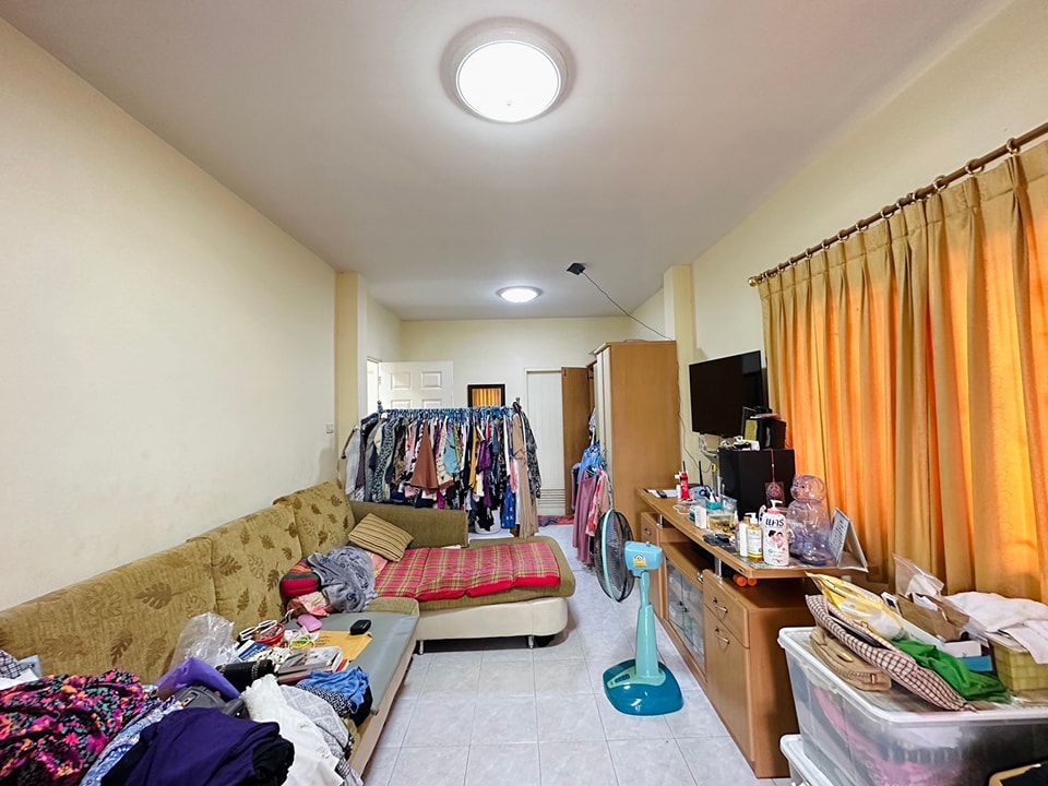 ขายบ้านเดี่ยว 2 ชั้น หมู่บ้านฉัตรหลวง 8 เฟส 3 ต่อเติมเต็มพื้นที่ ถนนเมนกว้างขวาง โครงการเงียบสงบร่มรื่นน่าอยู่อาศัย