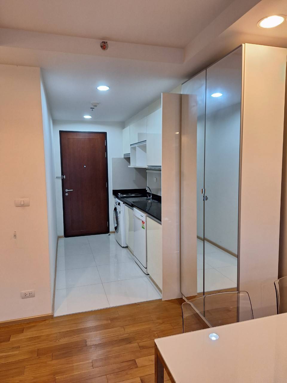 ขาย (For Sale) คอนโด : เดอะ ไลน์ พหลโยธิน อาคาร A (Abstracts) ประเภท : 1 ห้องนอน 1 ห้องน้ำ พื้นที่ : 44.85ตรม.