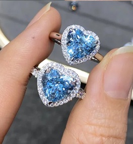 เพชรสีฟ้าทรงหัวใจ Heart Blue Diamond