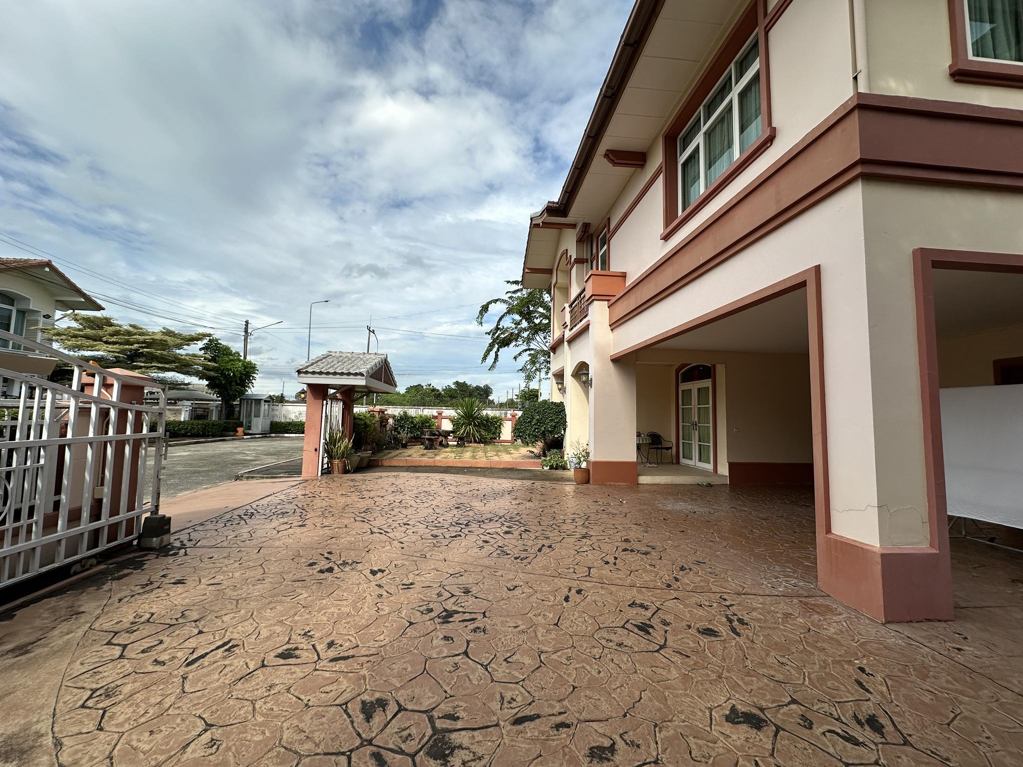 ขาย บ้านเดี่ยว 2 ชั้น แปลงมุม หมู่บ้านโฮมออนกรีนธัญธานี วิลเลจ 1