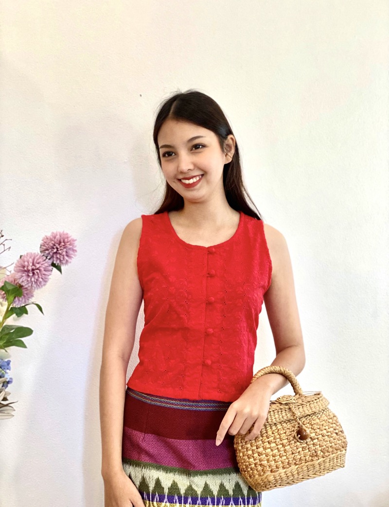 เสื้อบัวตอง สีแดง สีชมพู สีม่วง และสีมังคุด