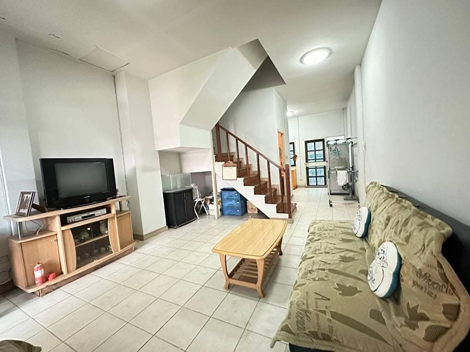 ขายทาวน์โฮม 3 ชั้น หมู่บ้านเกตุนุติ เชอมิเน่ (Ketnutchermine) ซอย.ลาดพร้าว 87 (ด้านหลังห้าง CDC)