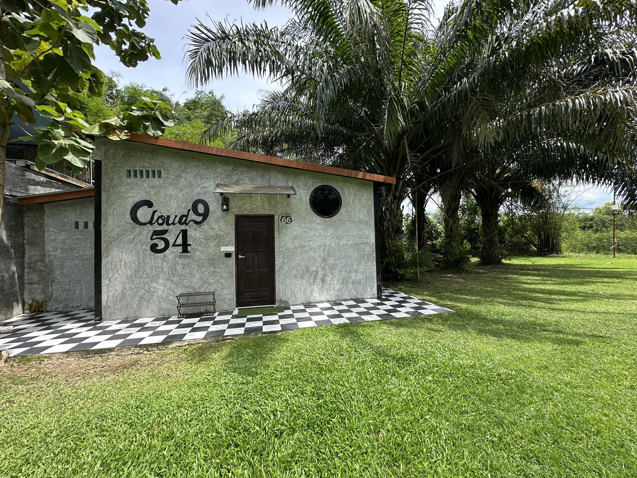 “พูลวิลล่า” เพื่อการลงทุน ขายที่ดินพร้อมกิจการ {ปัจจุบันยังเปิดให้บริการ รายรับ 6XX,XXX บาท/เดือน}