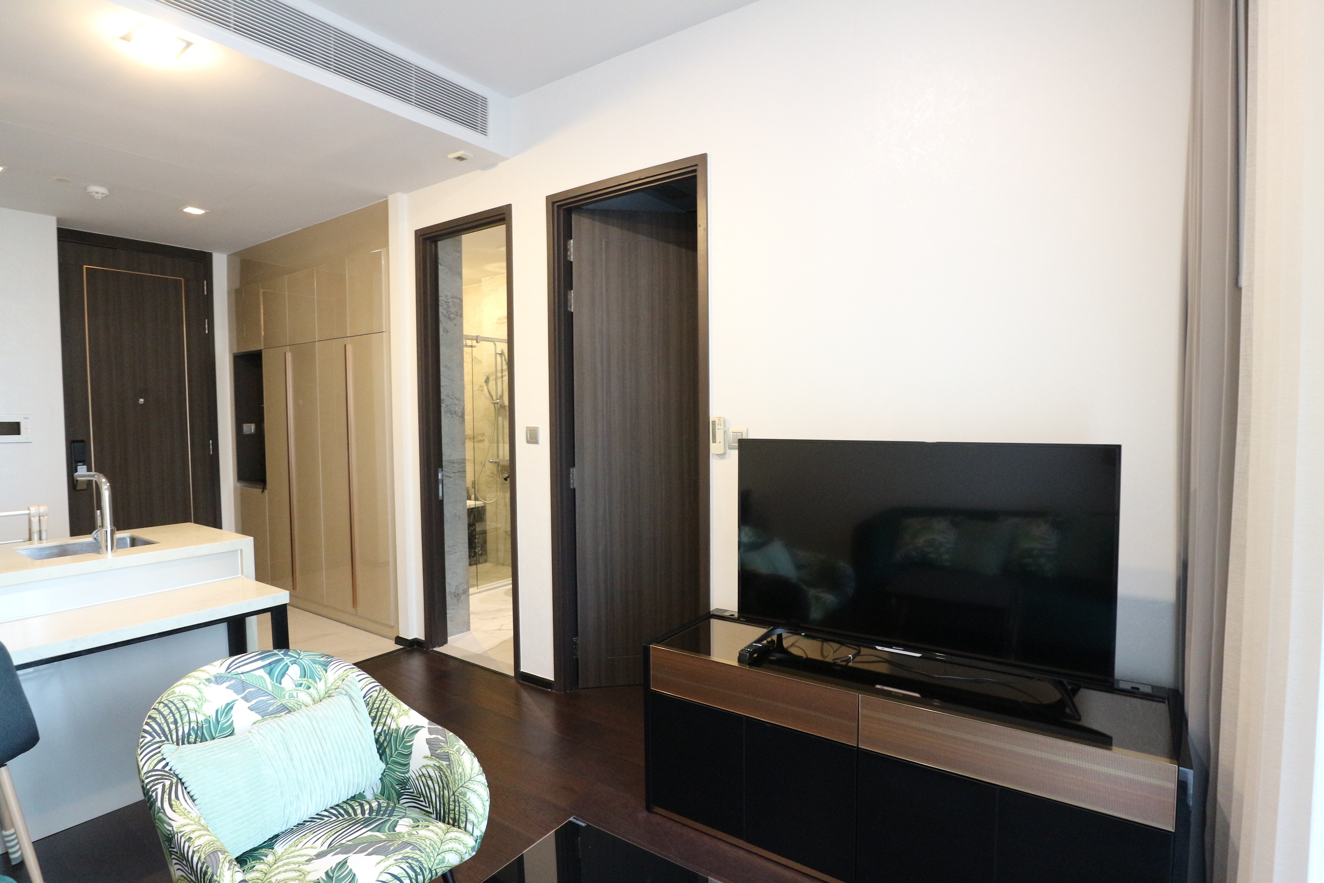 For Rent | LAVIQ Sukhumvit 57 1 Bedrooms | 1 Bathrooms 44 sq.m. – Luxury Condo near BTS Thonglor