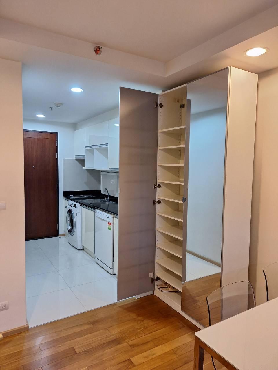 ขาย (For Sale) คอนโด : เดอะ ไลน์ พหลโยธิน อาคาร A (Abstracts) ประเภท : 1 ห้องนอน 1 ห้องน้ำ พื้นที่ : 44.85ตรม.