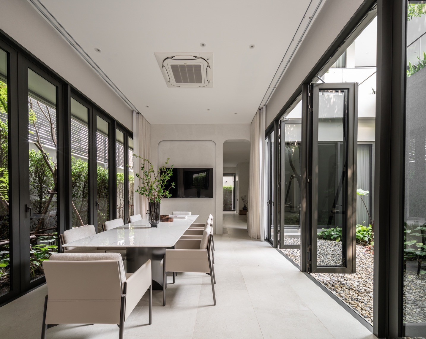 บ้านให้เช่า (House For Rent) : BUGAAN PATTANAKARN (บูก้าน พัฒนาการ) บ้านเดี่ยว 3 ชั้น สไตล์ Modern Luxury พร้อมสระว่ายน้ำส่วนตัวบนชั้น 2 •ประเภท : 5 ห้องนอน 7 ห้องน้ำ