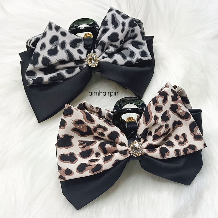 กิ๊บหนีบผมลายเสือ ทรงโบว์ แต่งอะไหล่เพชร - aimhairpin จำหน่ายกิ๊บติดผมเกาหลีแท้ และเครื่องประดับ ยางรัดผม คาดผมแฟชั่น สร้อยคอ ต่างหู