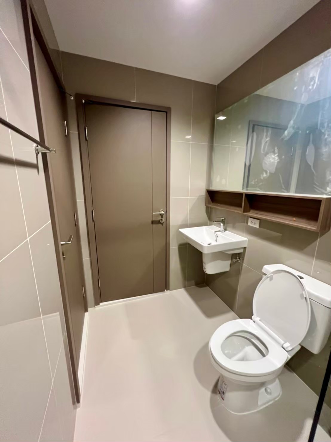 ห้องใหญ่ ราคาถูกสุด !!! ขาย (For Sale) คอนโด : เดอะ ไลน์ พหลโยธิน อาคาร B (The Line Phahonyothin Park B) ประเภท : 2 ห้องนอน 2 ห้องน้ำ พื้นที่ : 60ตรม.