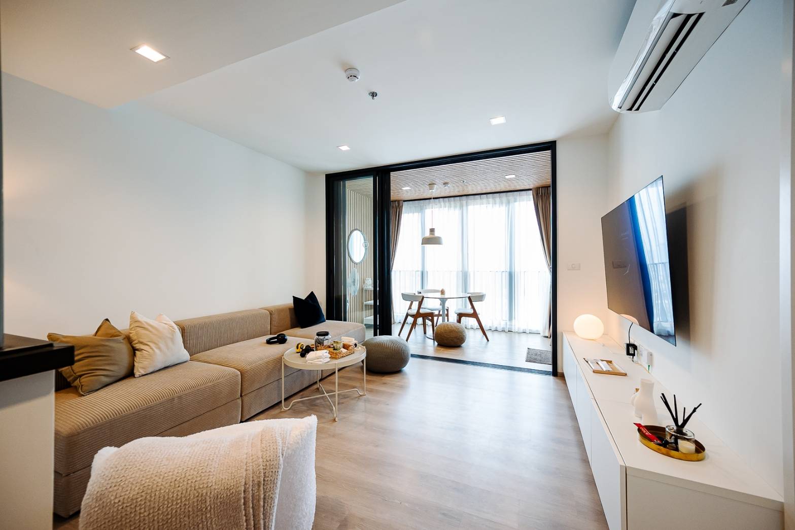 ขาย(For Sale) คอนโด : เดอะ ไลน์ พหลโยธิน อาคาร B (The Line Phahonyothin Park B) ประเภท : 2 ห้องนอน 2 ห้องน้ำ(ห้อง Duplex 2 ชั้น)