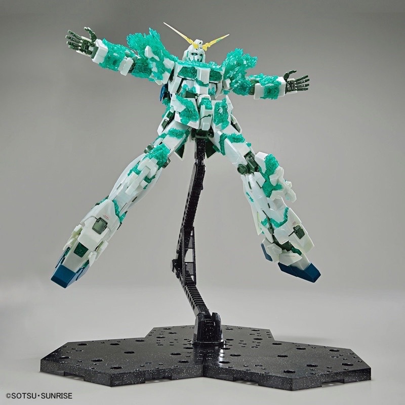 MG BANDAI Gundam Unicorn Luminous Crystal Body [The Gundam Base LIMITED]