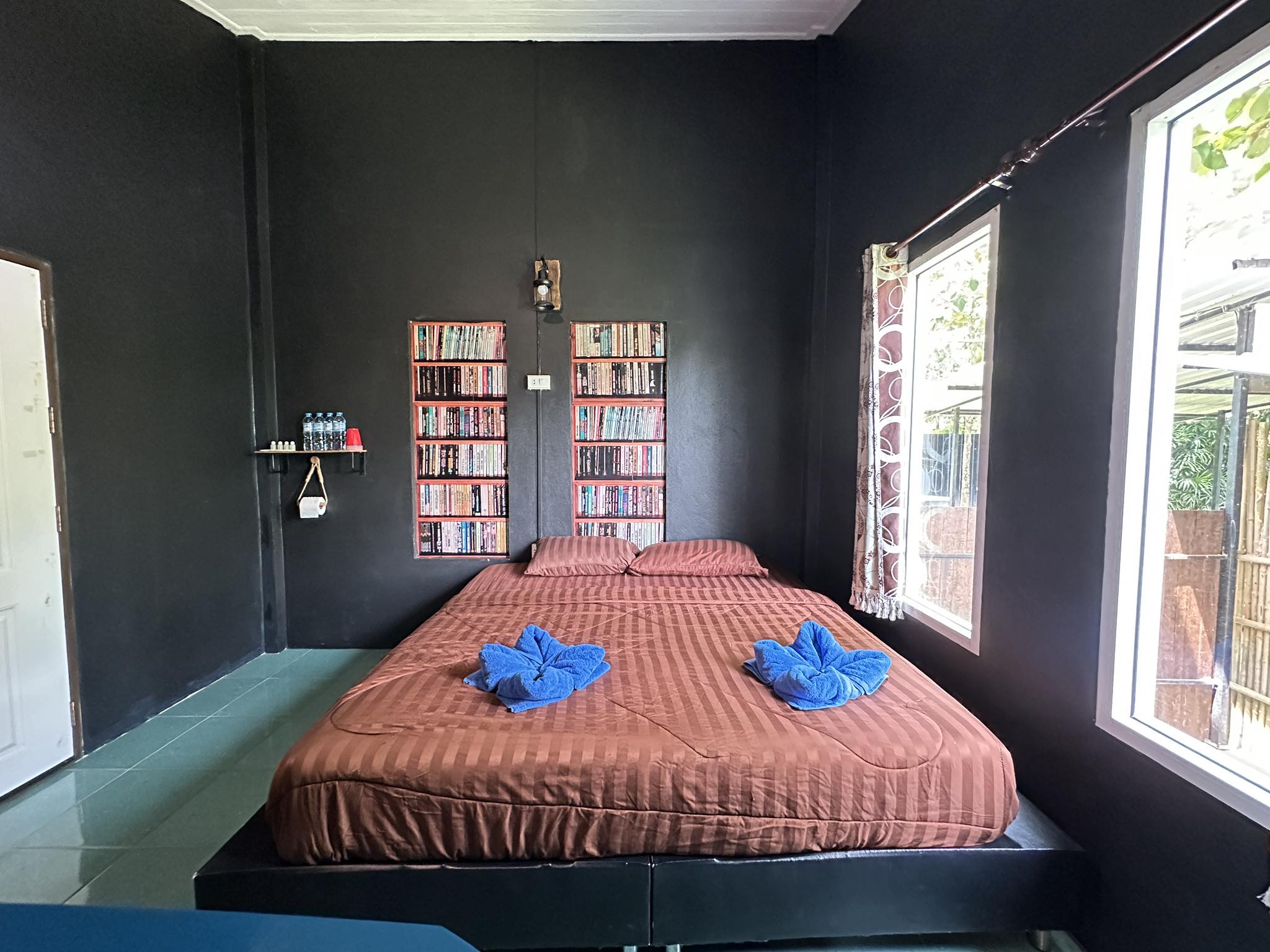 “พูลวิลล่า” เพื่อการลงทุน ขายที่ดินพร้อมกิจการ {ปัจจุบันยังเปิดให้บริการ รายรับ 6XX,XXX บาท/เดือน}