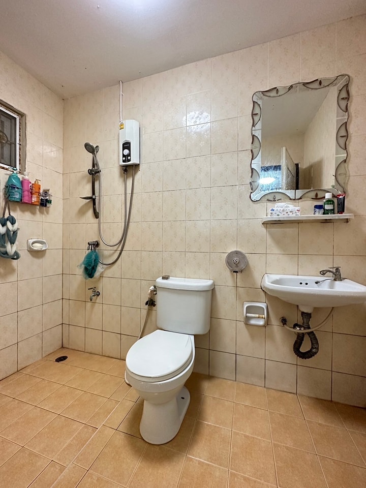 ขายบ้านเดี่ยว 2 ชั้น หมู่บ้านฉัตรหลวง 8 เฟส 3 ต่อเติมเต็มพื้นที่ ถนนเมนกว้างขวาง โครงการเงียบสงบร่มรื่นน่าอยู่อาศัย