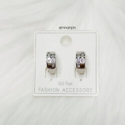 ต่างหูห่วงสีเงิน หน้ากว้างเซาะร่อง ฝังเพชร - aimhairpin จำหน่ายกิ๊บติดผมเกาหลีแท้ และเครื่องประดับ ยางรัดผม คาดผมแฟชั่น สร้อยคอ ต่างหู