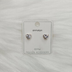 ต่างหูก้านตรง สีทอง เพชรชูทรงหัวใจ - aimhairpin จำหน่ายกิ๊บติดผมเกาหลีแท้ และเครื่องประดับ ยางรัดผม คาดผมแฟชั่น สร้อยคอ ต่างหู