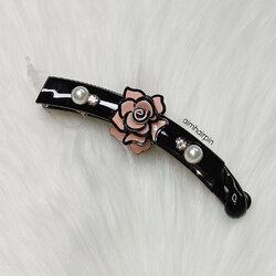 กิ๊บกล้วยแต่งกุหลาบ มุก และเพชร งานเกาหลีแท้ ไซส์ 10 cm. - aimhairpin จำหน่ายกิ๊บติดผมเกาหลีแท้ และเครื่องประดับ ยางรัดผม คาดผมแฟชั่น สร้อยคอ ต่างหู