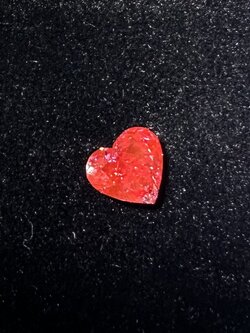 เพชรสีแดงทรงหัวใจ (Heart Cut Red Diamond)