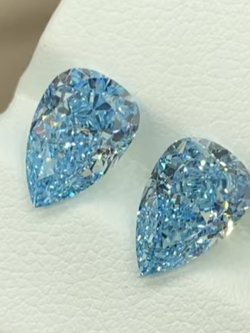 เพชรสีน้ำเงินทรงลูกแพร์หยดน้ำ Pear Cut Blue Diamond