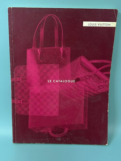 Louis Vuitton 2001 Le Catalogue Brochure (Pre Owned)