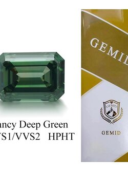 เพชรบริสุทธิ์สีเขียวเข้มเจียระไนทรงเรเดียนท์