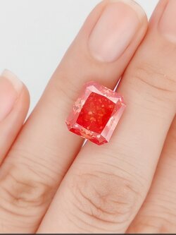 เพชรสีแดงทรงคูชัน Cushion cut