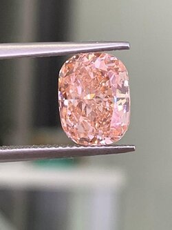 เพชรสีชมพูโครงสร้างเพชรแท้เรเดียนท์คัท