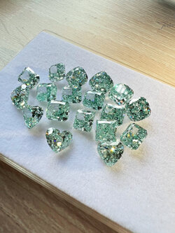 เพชรสีเขียวใสบริสุทธิ์คริสตัล รูปทรงต่างๆ