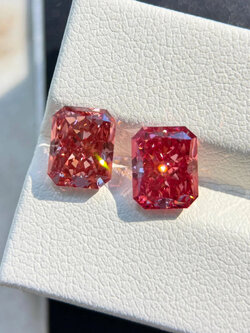 เพชรสีแดงแท้เรเดียนท์คัท Radiant cut