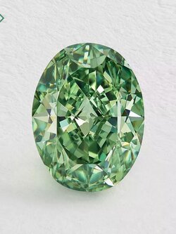 เพชรสีเขียวบริสุทธิ์ เจียระไนทรงรี