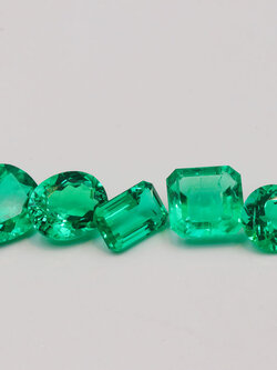 เพชรสีเขียวบริสุทธิ์ – ความงามรูปทรงที่ลูกค้าสั่งได้