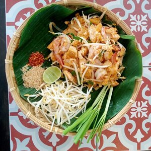 🥢 Pad Thai – Thailand’s World-Famous Stir-Fried Noodle Dish