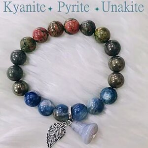 ไคยาไนต์ (Kyanite) หินมงคลสีน้ำเงินหลายเฉด หินมีค่าและหายาก สัญลักษณ์แห่งความสงบ สง่างาม