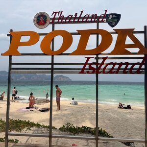 🏝️✨ Discover the Serenity of Poda Island – A Hidden Gem in Krabi’s Turquoise Waters ✨🏝️