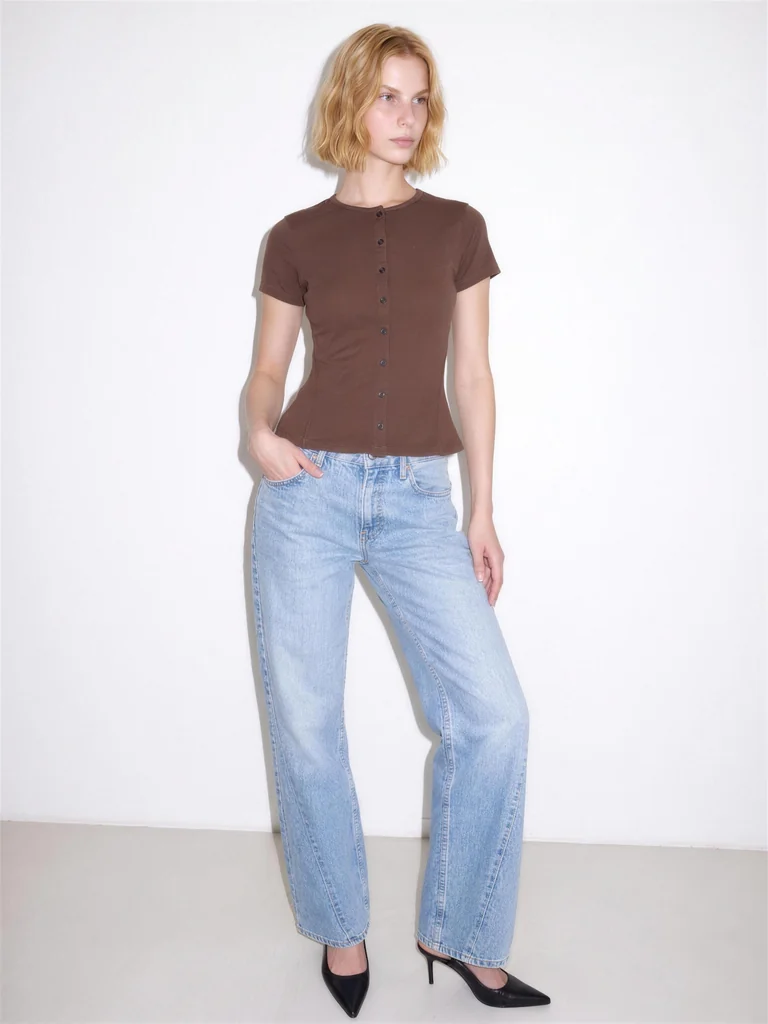FITTED BUTTON-FRONT T-SHIRT — BROWN