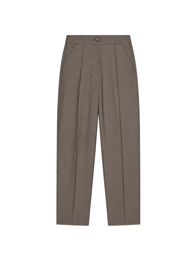 PLEATED TAPERED TROUSERS — DARK TAUPE PLEATED TAPERED TROUSERS — DARK TAUPE