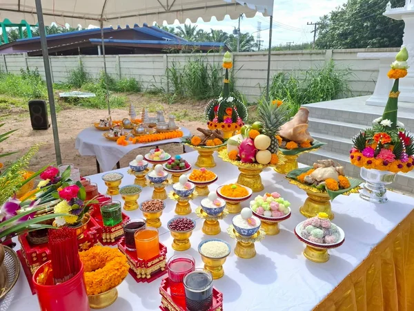 การจัดโต๊ะและพื้นที่งานพิธี การจัดโต๊ะและพื้นที่งานพิธี