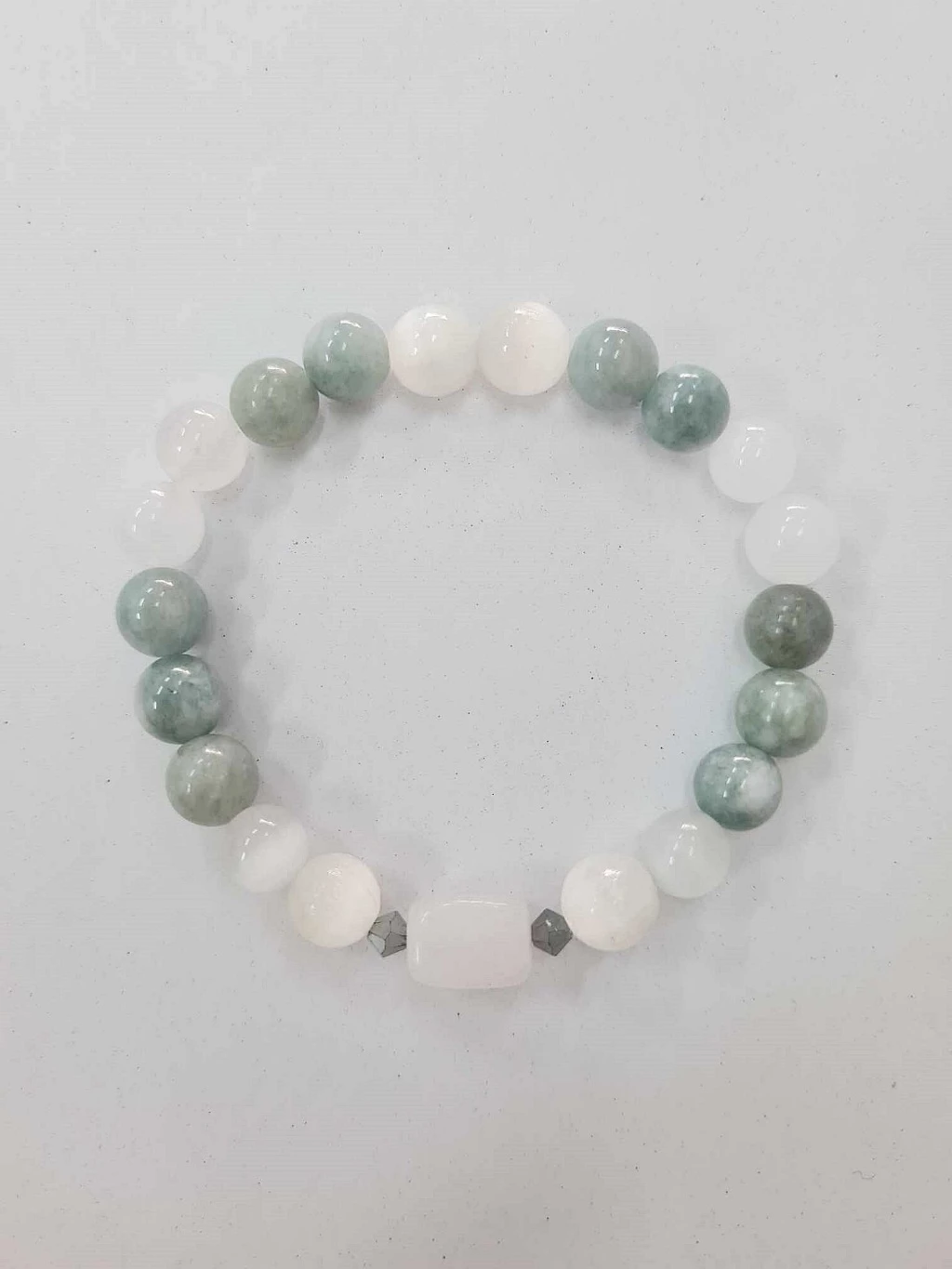 (017) กำไลหินเซเลไนต์ หยกพม่า ขนาด 8 มิล (โชคลาภ การเงิน ดูดทรัพย์ เรียกเงินทอง ปกป้องสุขภาพ ปัดเป่าพลังลบ จิตใจสงบ) ขนาดข้อมือระบุทางแชทได้ค่ะ